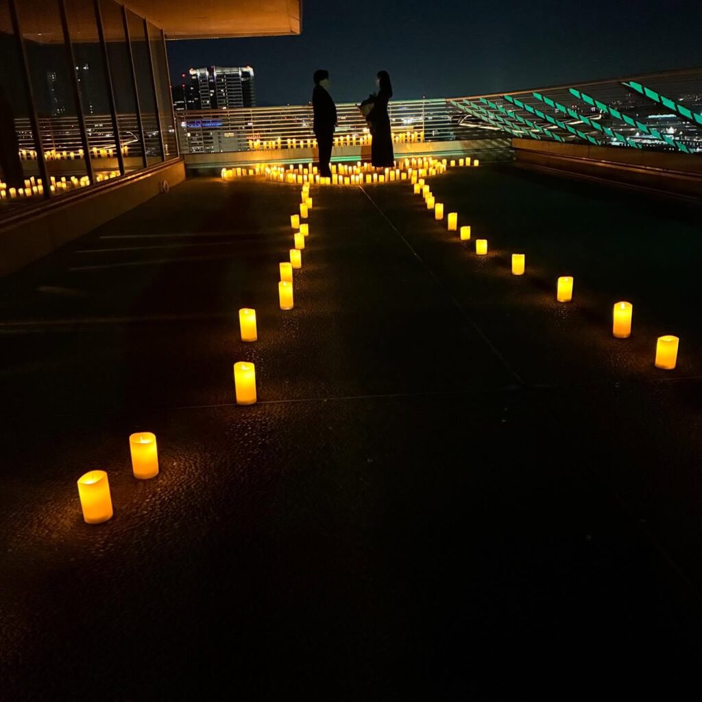 1357組目のプロポーズが神戸の海と夜景を一望するステーキハウス オリエンタルで成功しました。（神戸メリケンパークオリエンタルホテル 14階）