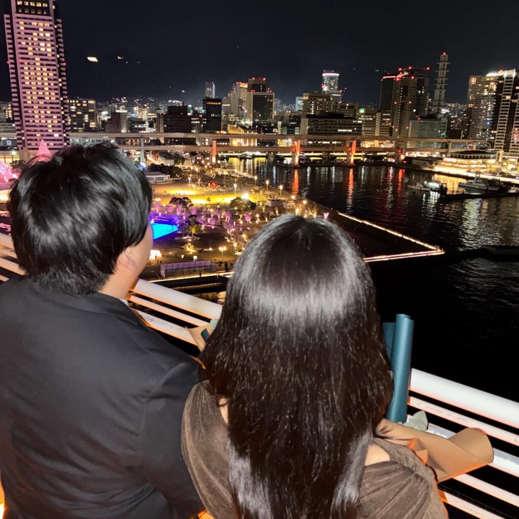 1357組目のプロポーズが神戸の海と夜景を一望するステーキハウス オリエンタルで成功しました。（神戸メリケンパークオリエンタルホテル 14階）